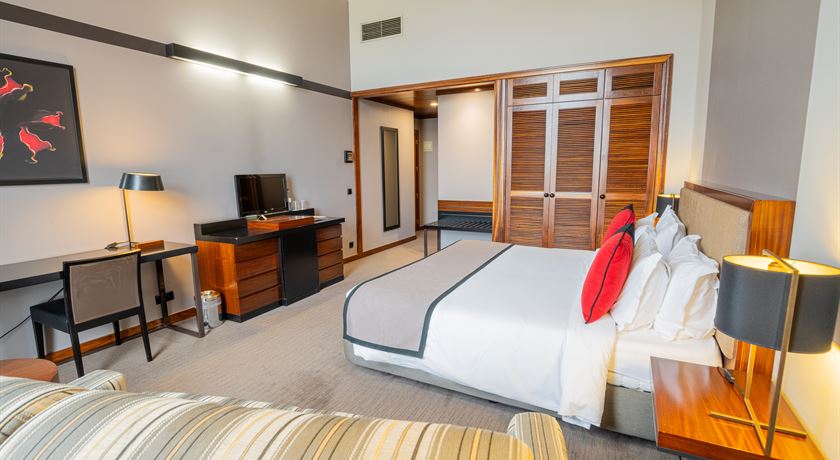 Quarto com Cama de Casal